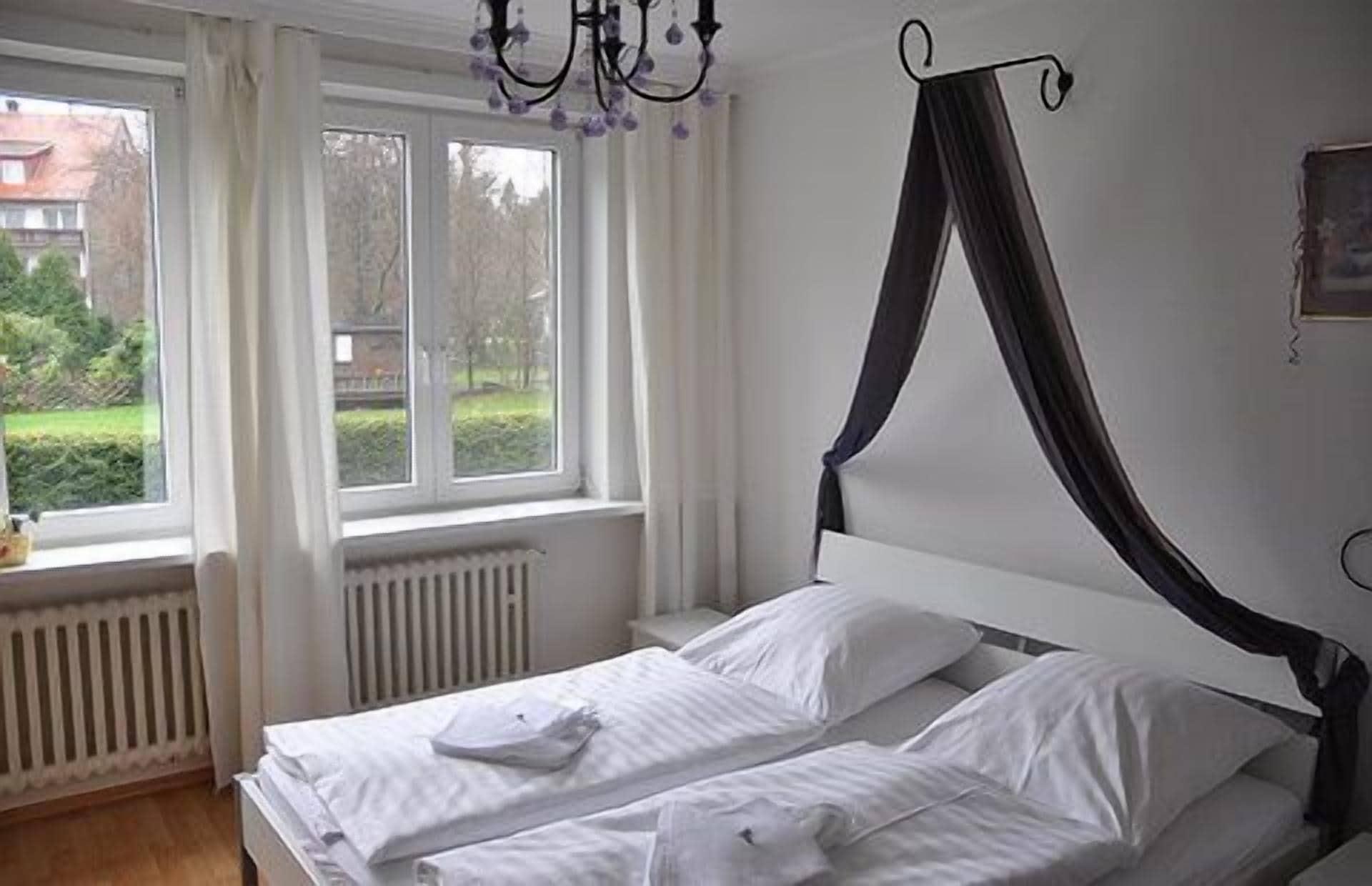 Hotel & Hostel Drei Baeren Алтенау Екстериор снимка