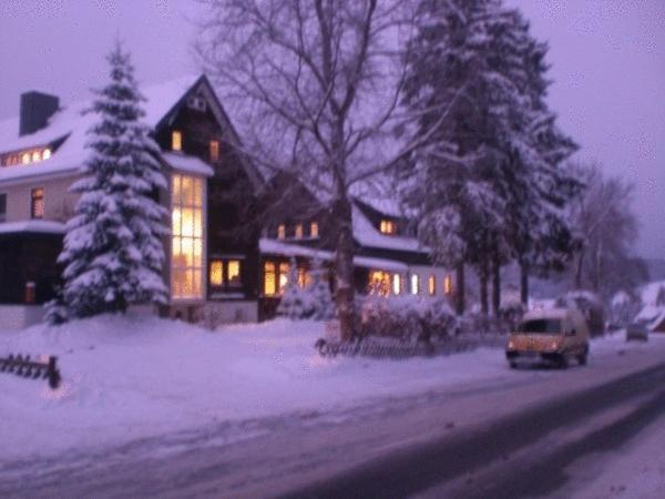 Hotel & Hostel Drei Baeren Алтенау Екстериор снимка
