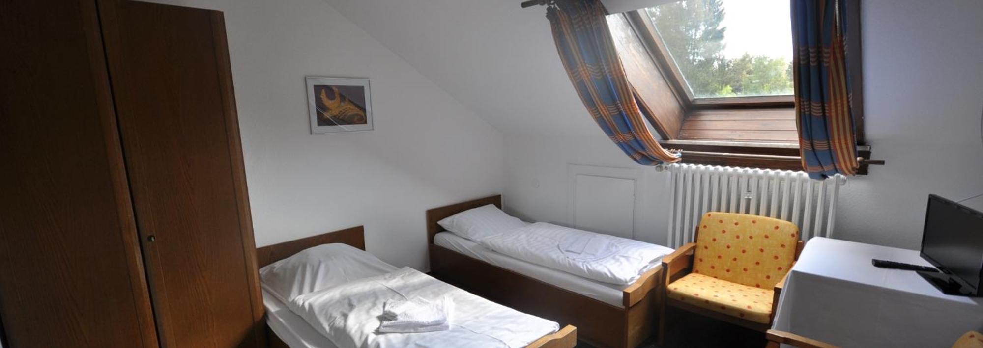 Hotel & Hostel Drei Baeren Алтенау Стая снимка